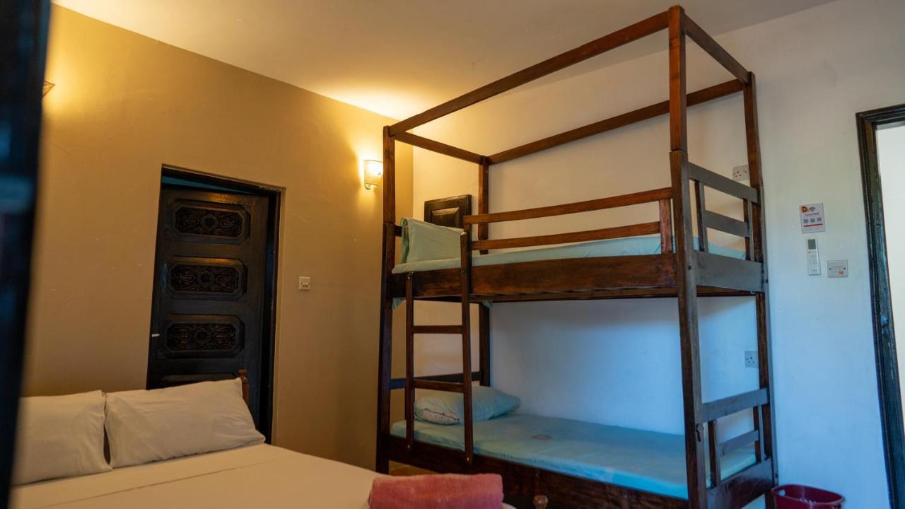 Tulia House Backpackers Vandrehjem Mombasa Eksteriør billede