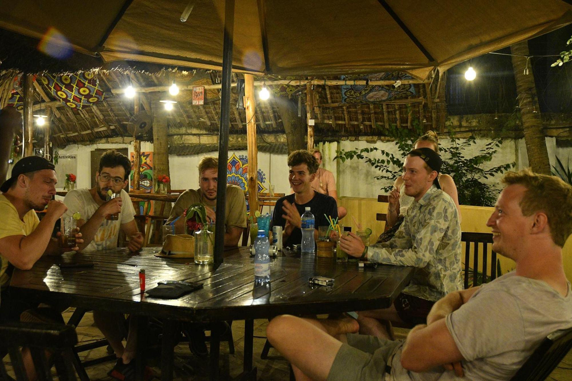 Tulia House Backpackers Vandrehjem Mombasa Eksteriør billede