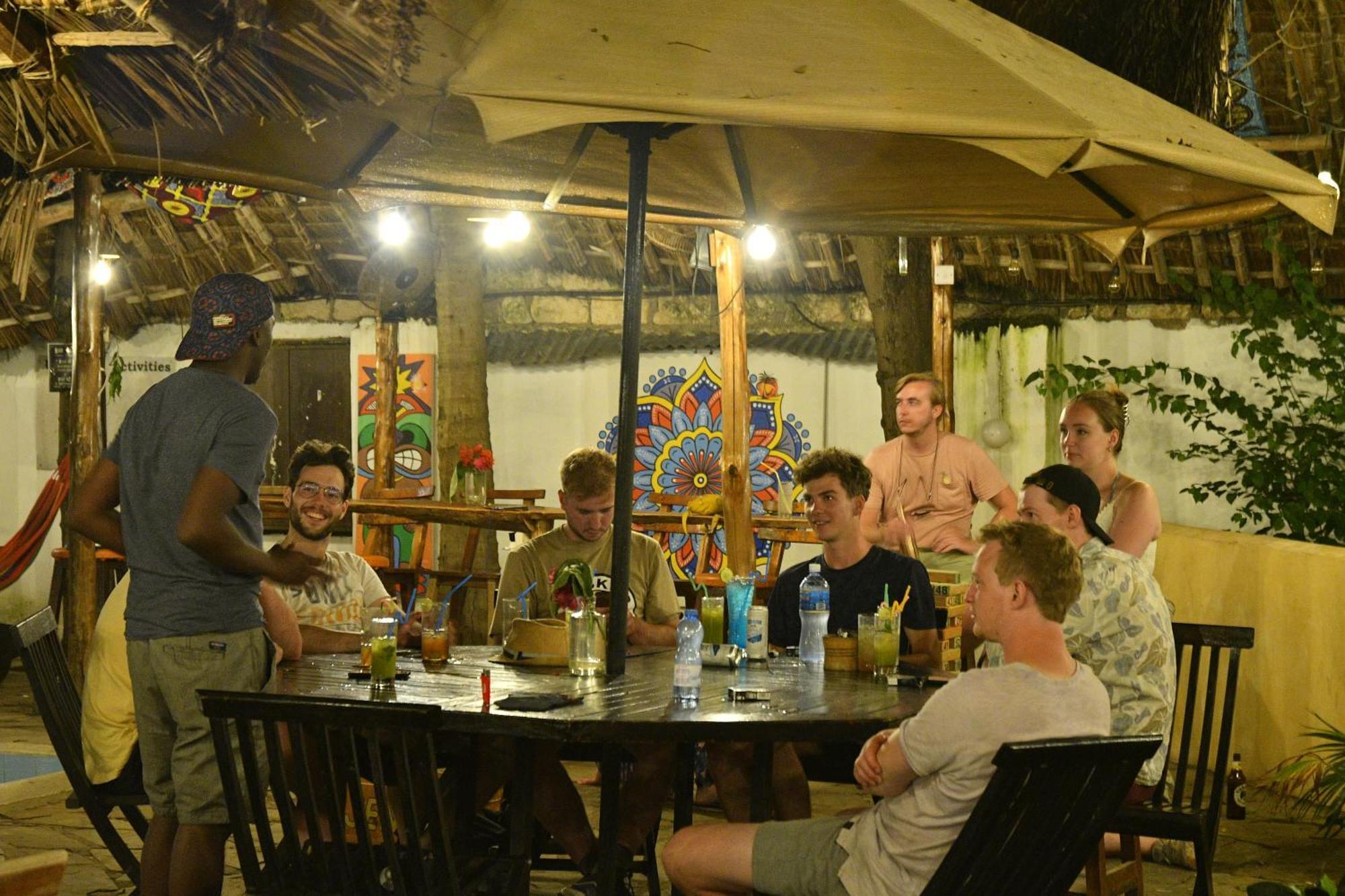 Tulia House Backpackers Vandrehjem Mombasa Eksteriør billede