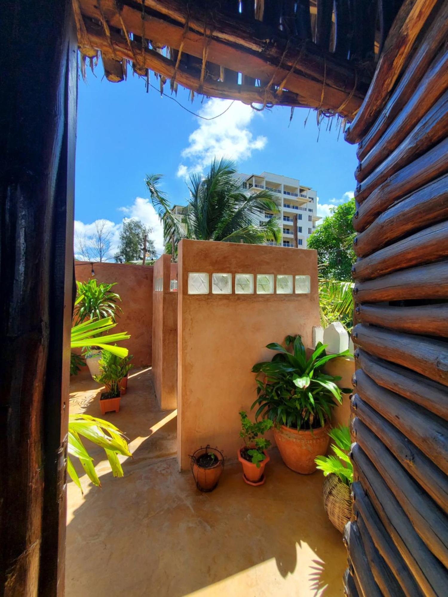 Tulia House Backpackers Vandrehjem Mombasa Eksteriør billede